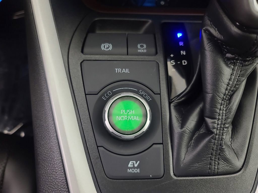 Used 2020 Toyota RAV4 Limited AWD/4WD image 38