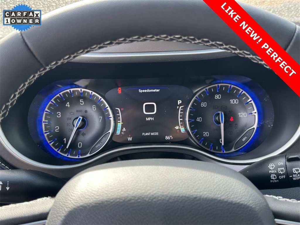 Used 2025 Chrysler Pacifica Select image 20