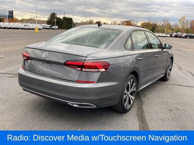 Used 2022 Volkswagen Passat 2.0T image 4