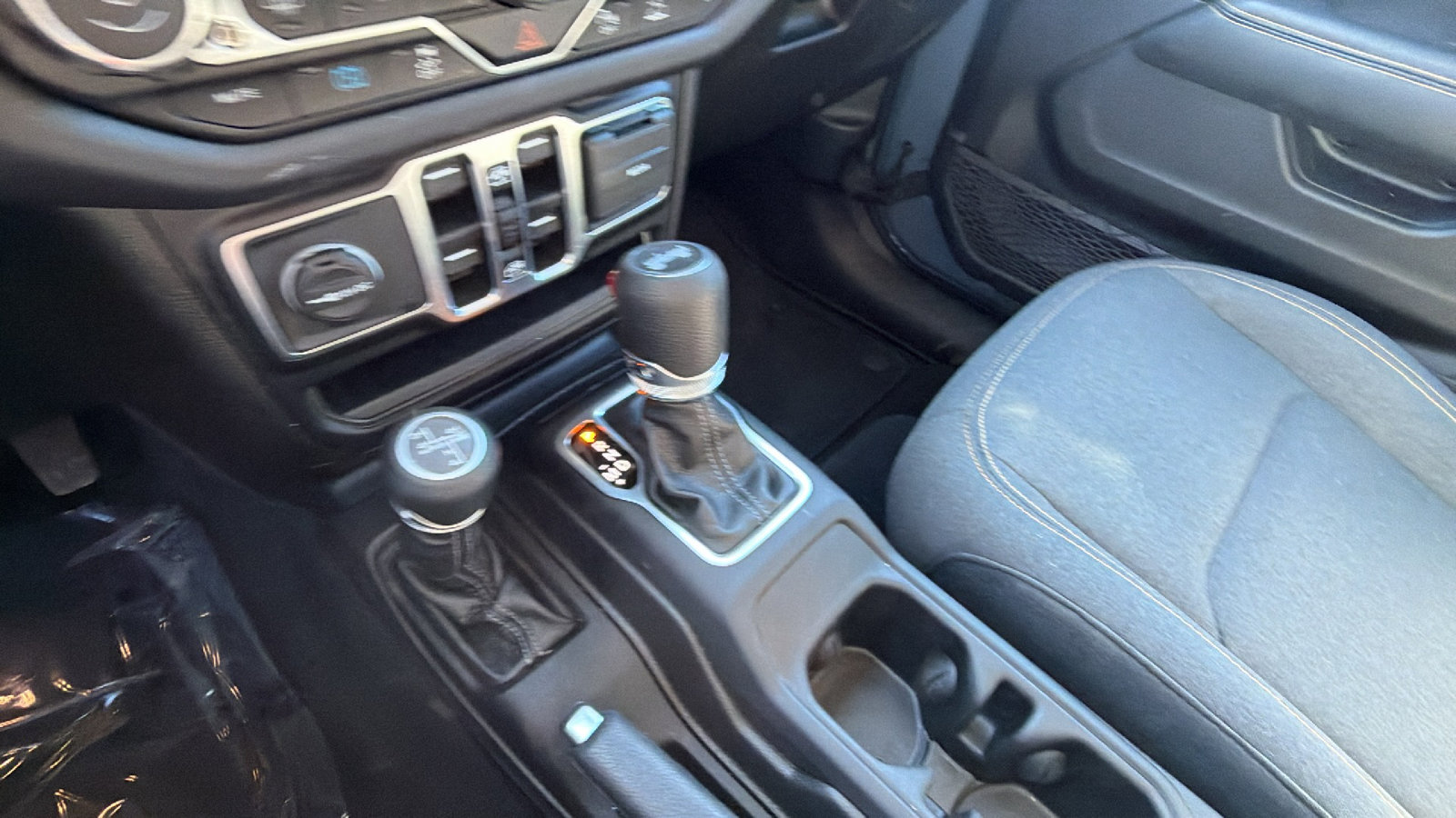 Used 2025 Jeep Wrangler Sahara w/ Safety Group image 30