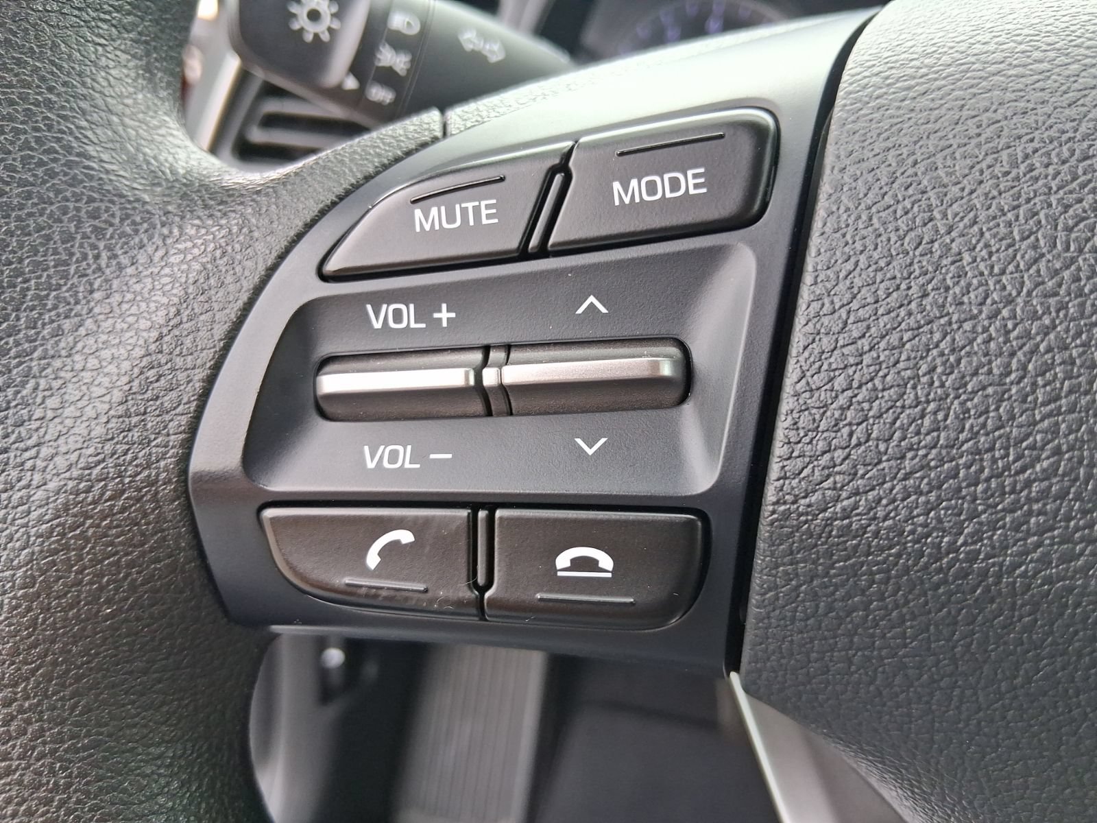 Used 2020 Hyundai Elantra SE FWD image 19