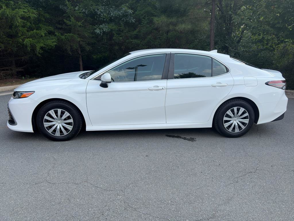 Used 2022 Toyota Camry LE FWD image 4