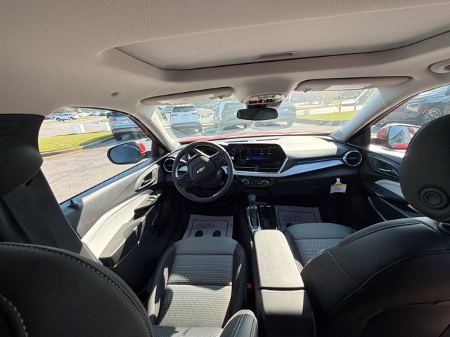 New 2026 Chevrolet Trax LT w/ Sunroof Package FWD image 33