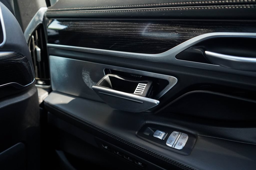 Used 2019 BMW M760i xDrive w/ Luxury Rear Seating Package AWD/4WD image 38