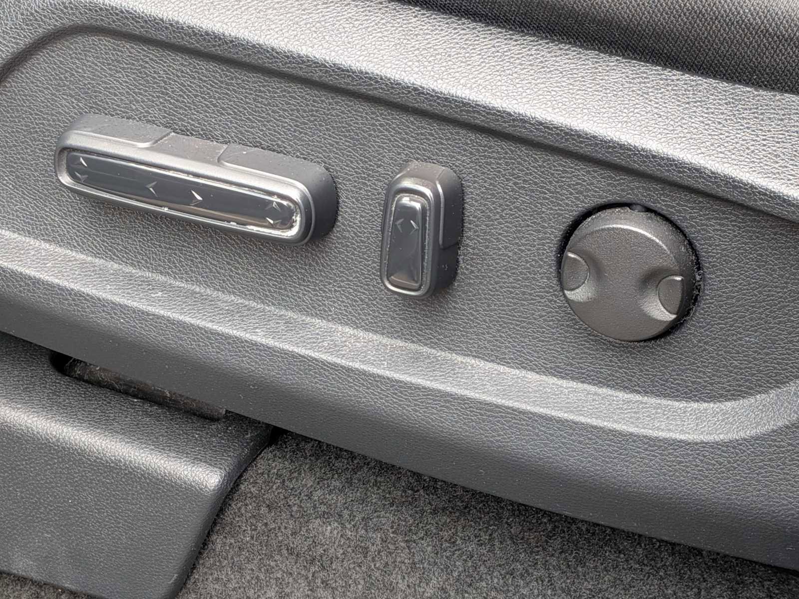 Used 2023 Honda Pilot Sport image 16