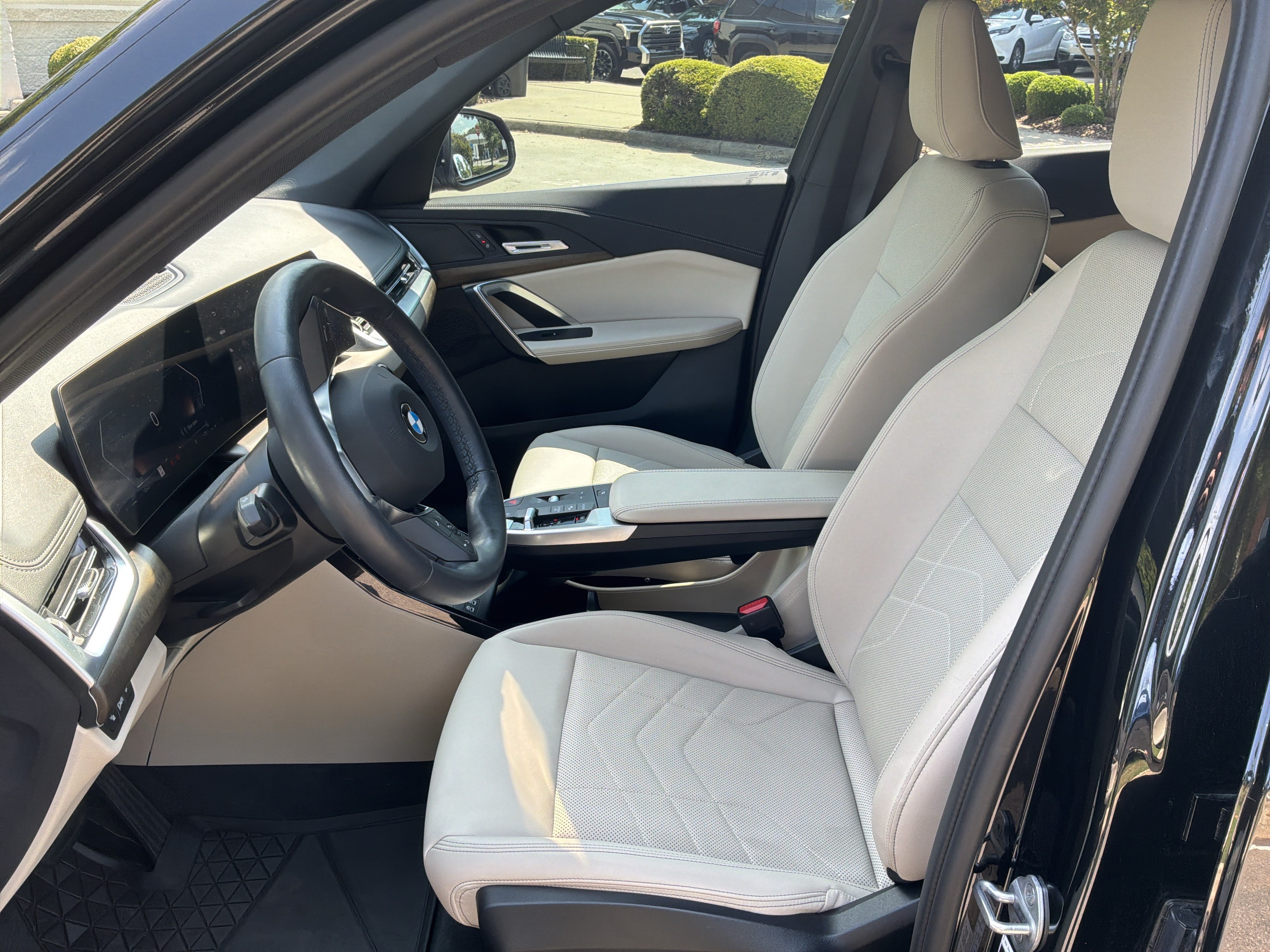 Used 2025 BMW X1 xDrive28i w/ Technology Package AWD/4WD image 16