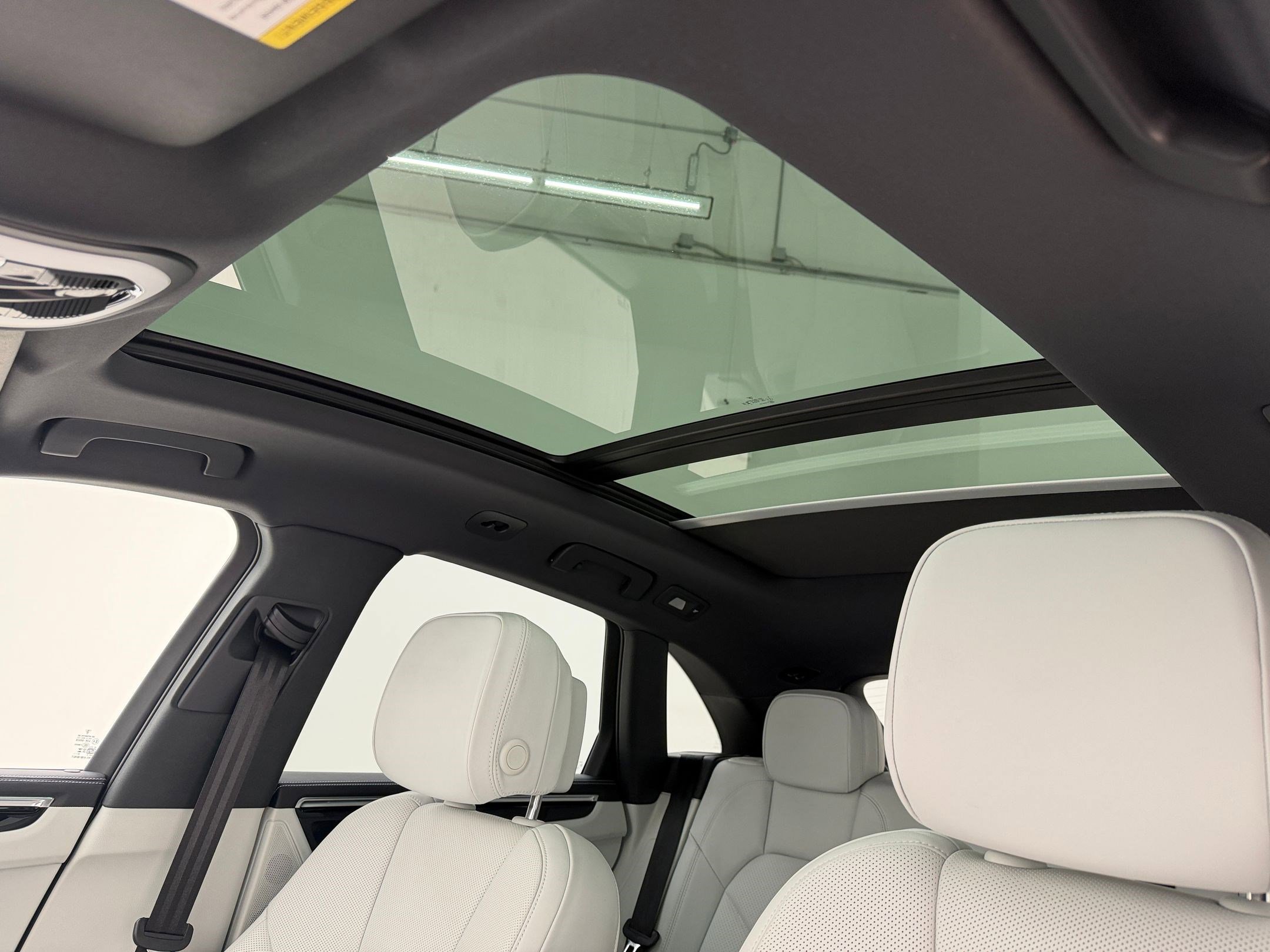 Used 2025 Porsche Macan image 16