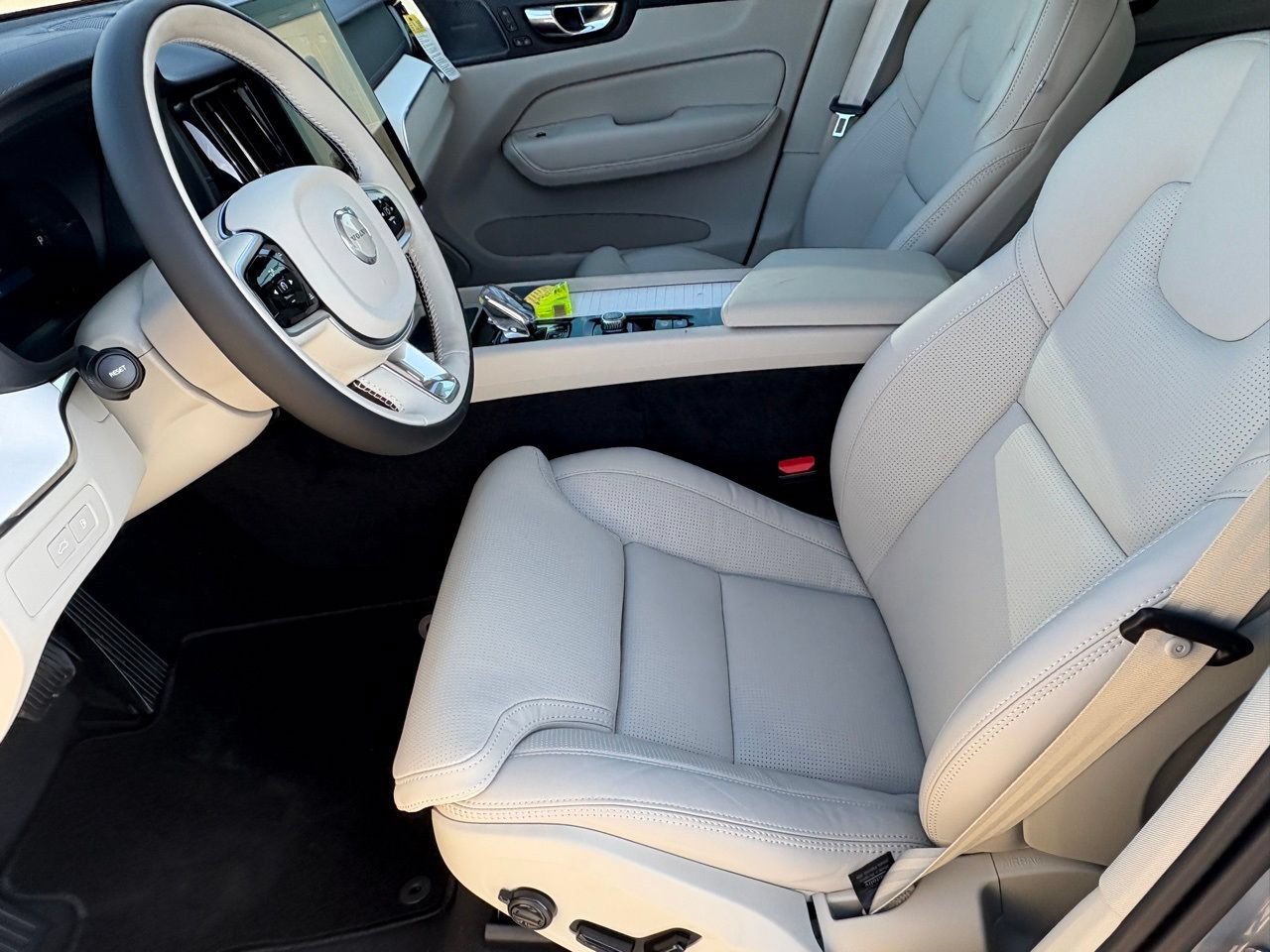 New 2026 Volvo XC60 T8 Ultra w/ Protection Package Premier AWD/4WD image 17