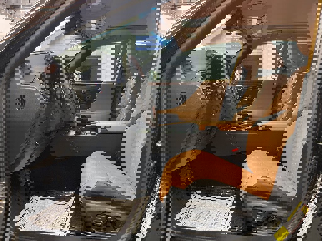 Used 2024 Lexus ES 350 Ultra Luxury w/ Accessory Package (Z2) image 10