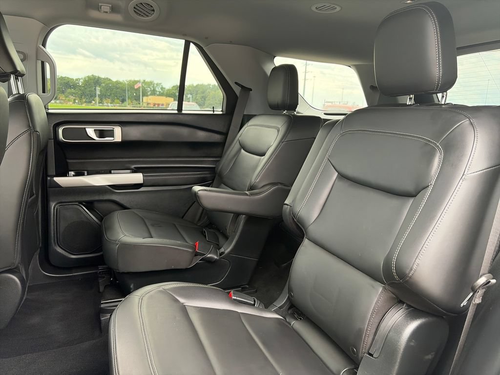 Used 2024 Ford Explorer XLT w/ Equipment Group 202A AWD/4WD image 29