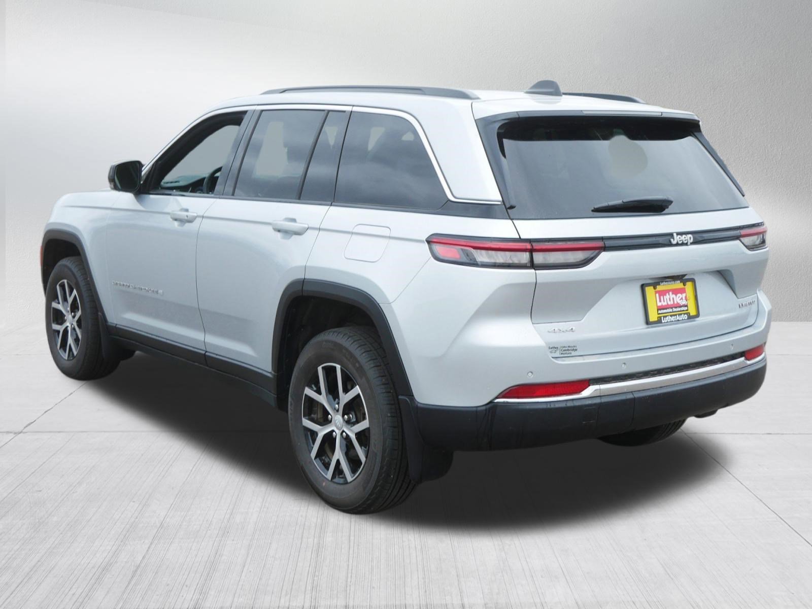 Used 2024 Jeep Grand Cherokee Limited w/ Trailer Tow Package image 5