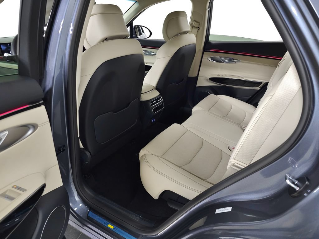 New 2027 Genesis GV70 2.5T AWD/4WD image 25