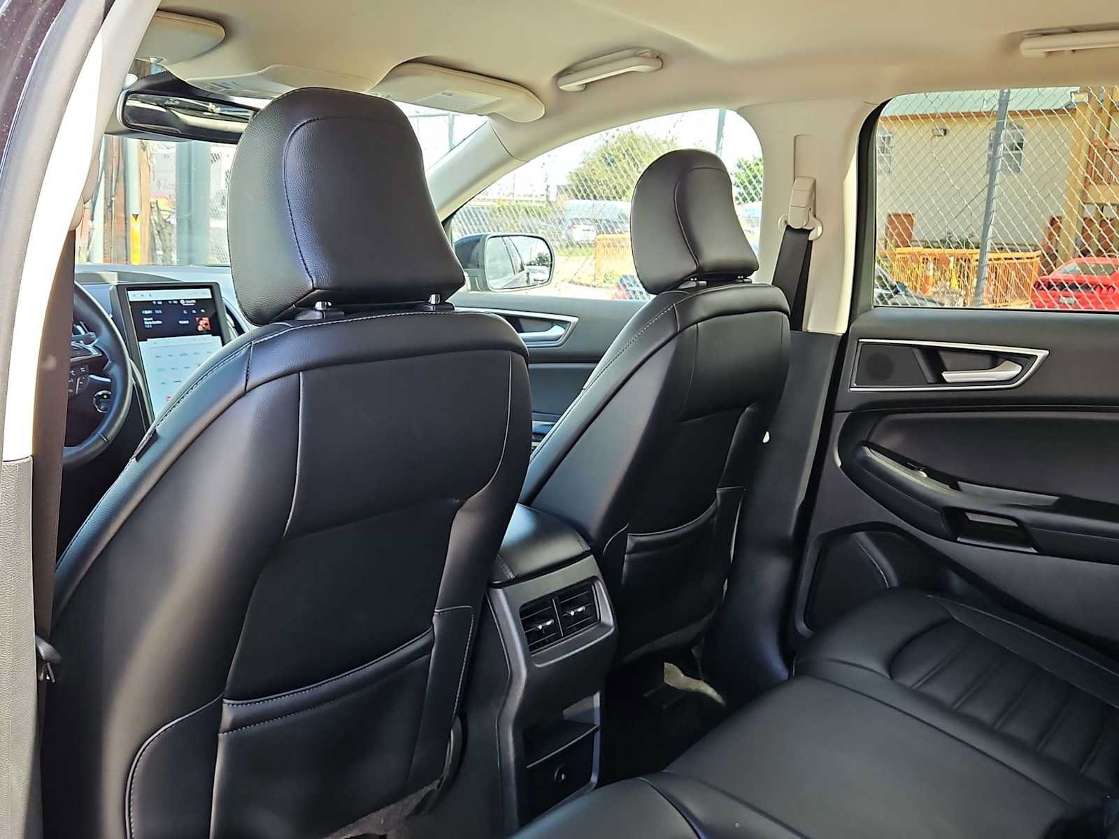 Used 2024 Ford Edge SEL AWD/4WD image 16