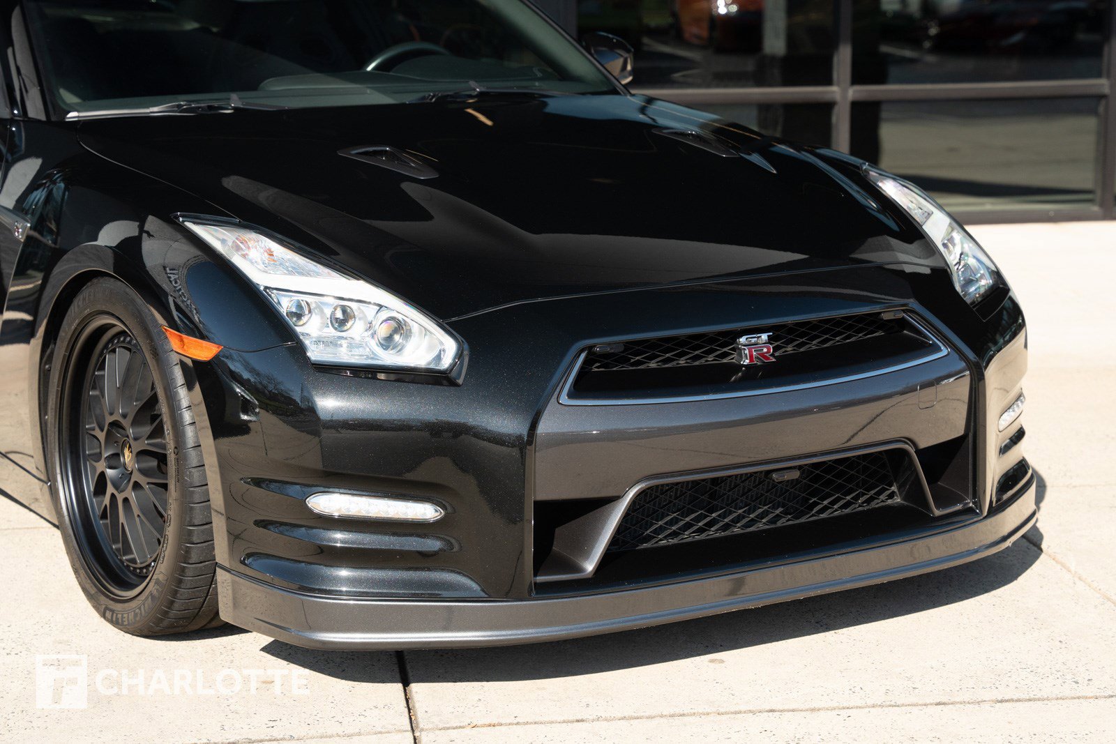 Used 2015 Nissan GT-R Premium image 2