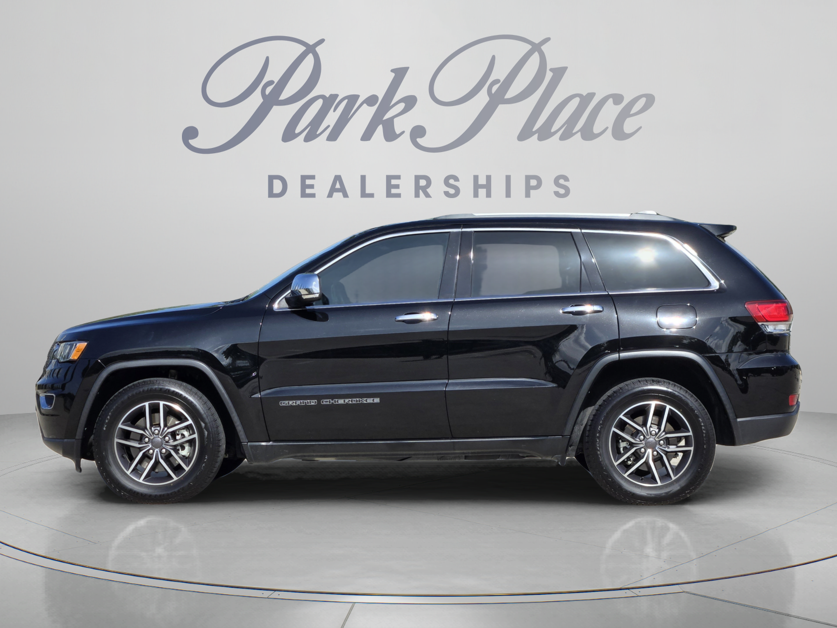 Used 2021 Jeep Grand Cherokee Limited RWD image 2