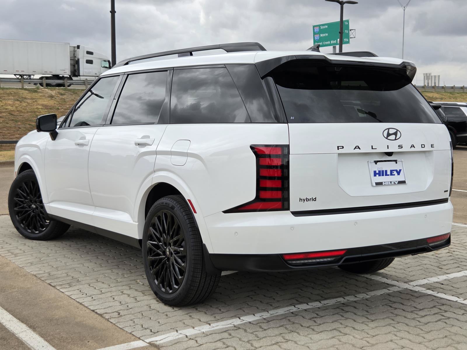 New 2027 Hyundai Palisade Calligraphy AWD/4WD image 3
