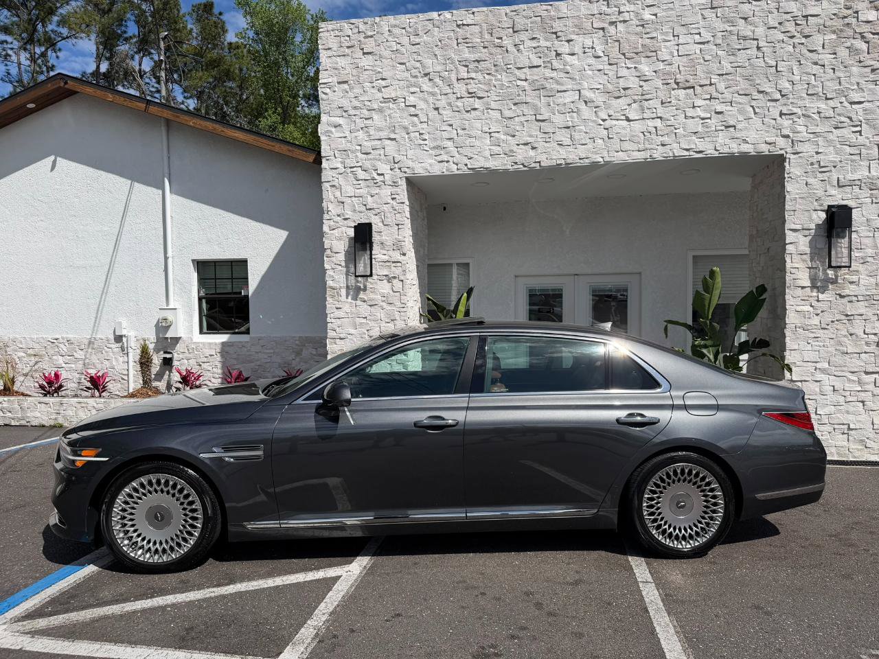 Used 2020 Genesis G90 3.3T Premium image 2