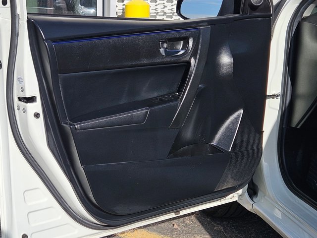 Used 2018 Toyota Corolla SE w/ SE Premium Package FWD image 10