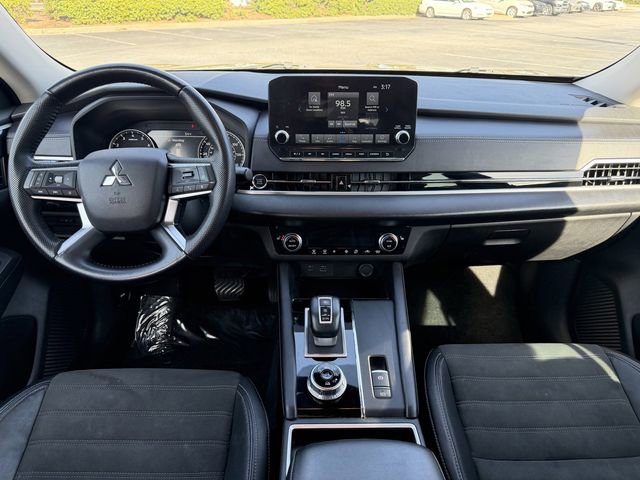 Used 2023 Mitsubishi Outlander SE image 18