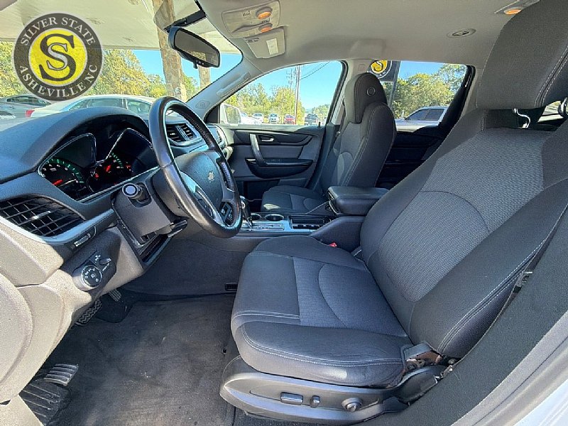 Used 2017 Chevrolet Traverse LT FWD image 11