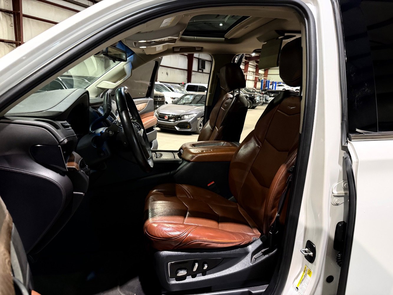 Used 2017 Cadillac Escalade Premium Luxury RWD image 14