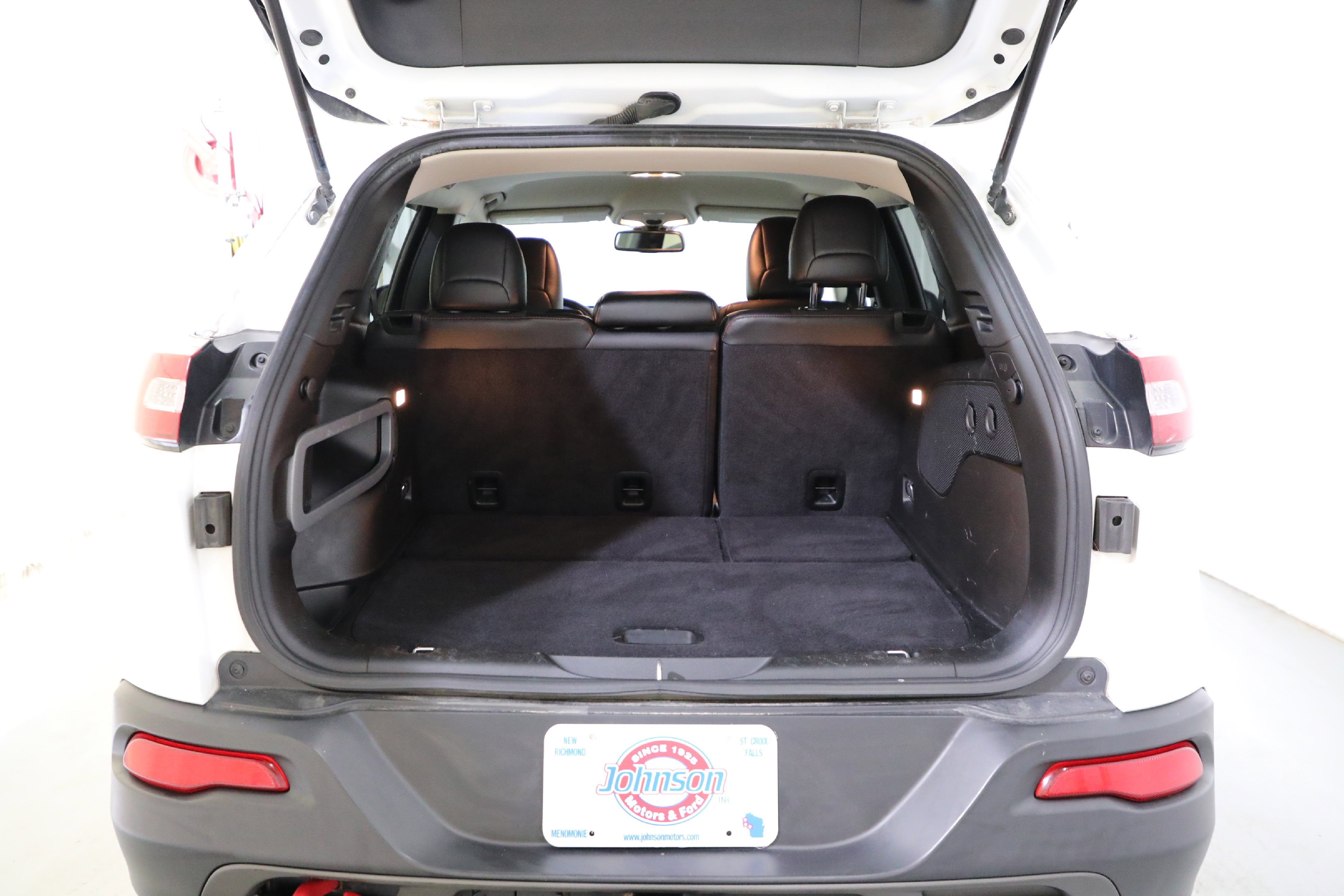 Used 2017 Jeep Cherokee Trailhawk w/ Cold Weather Group image 23