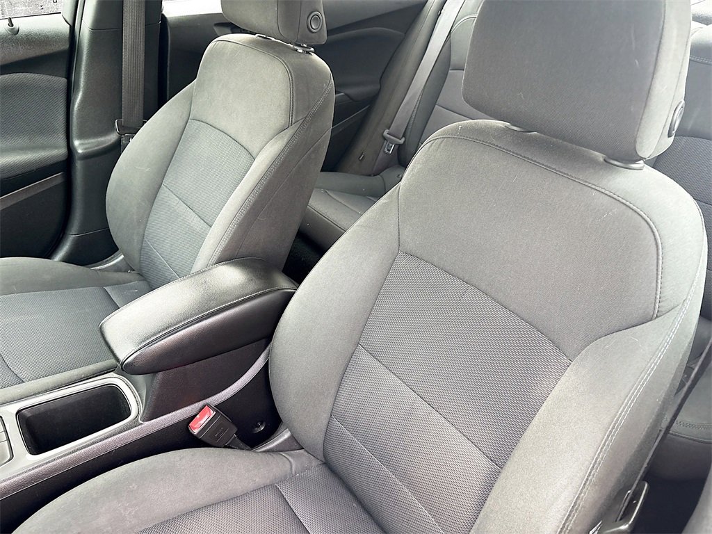 Used 2017 Chevrolet Cruze LT w/ Convenience Package image 20