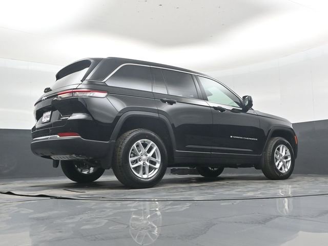 New 2026 Jeep Grand Cherokee Laredo w/ MOPAR Finishing Package AWD/4WD image 39