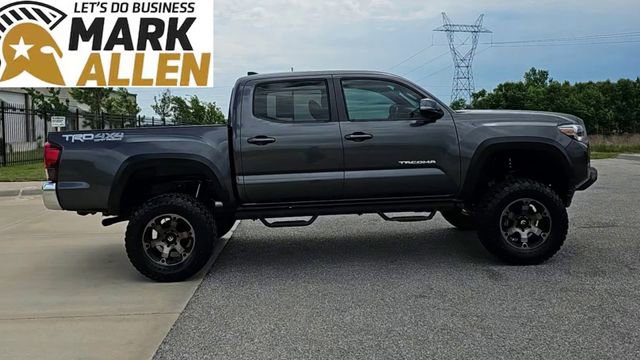 Used 2019 Toyota Tacoma TRD Off-Road AWD/4WD image 9