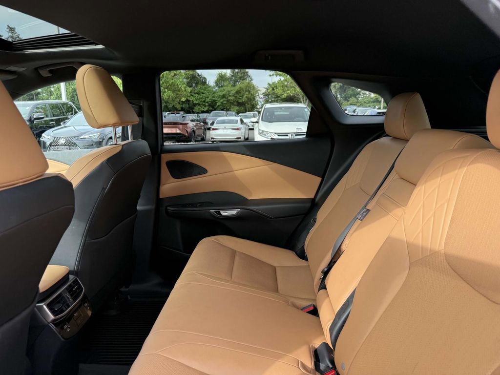 Used 2023 Lexus RX 350 Premium image 16