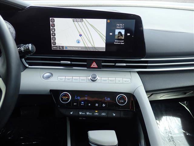 Used 2025 Hyundai Elantra Limited image 16
