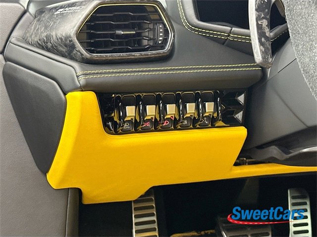 Used 2021 Lamborghini Huracan EVO image 16