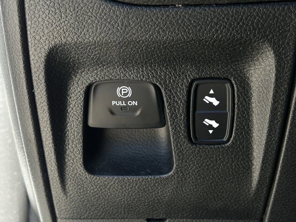 Used 2025 RAM 1500 Laramie AWD/4WD image 25