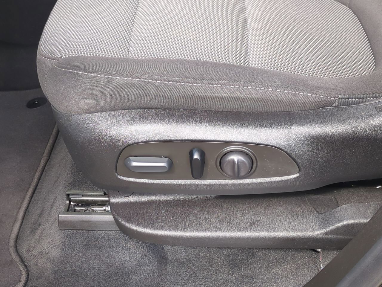 Used 2023 Chevrolet Traverse LT FWD image 33
