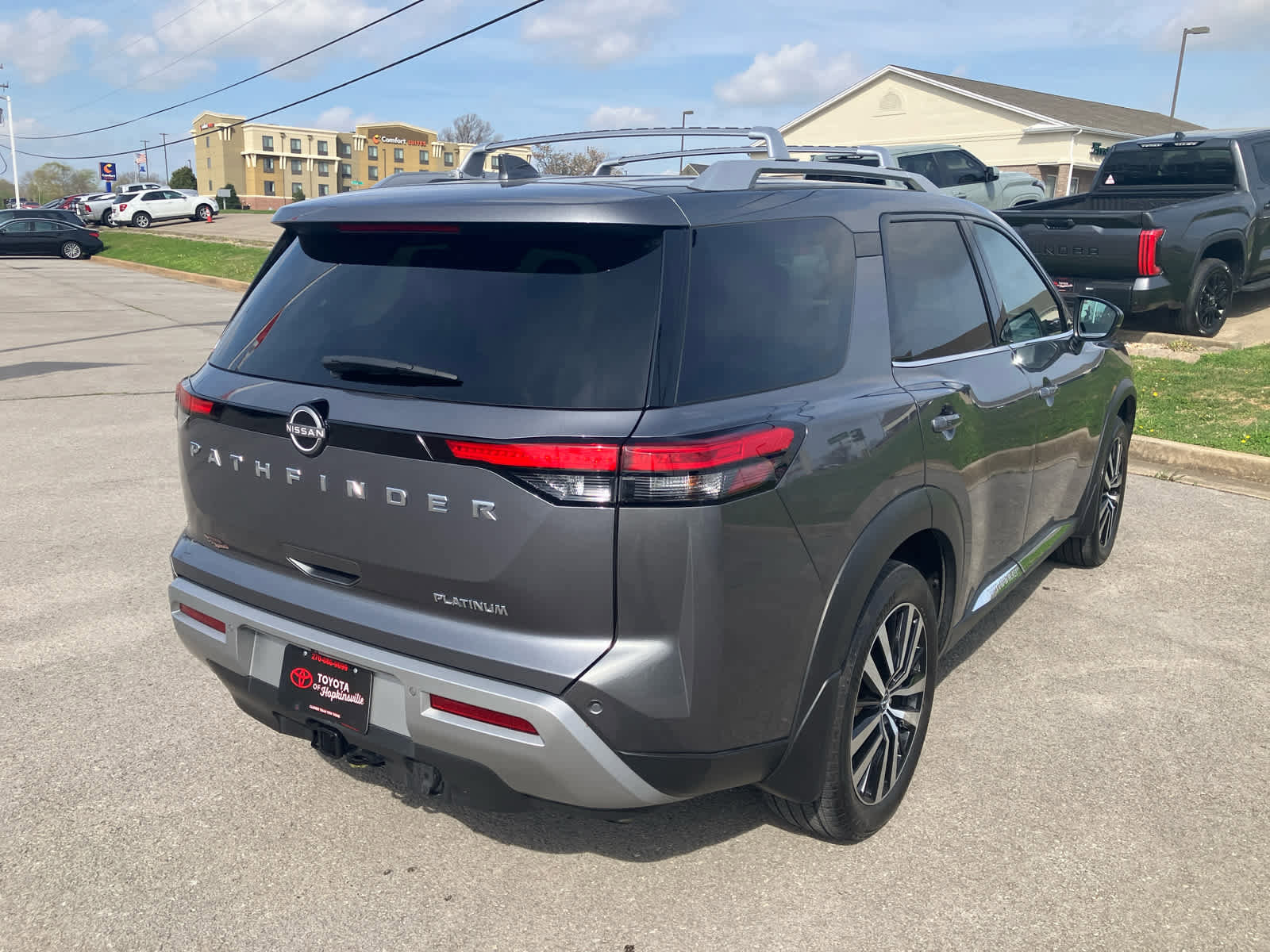 Used 2023 Nissan Pathfinder Platinum w/ Cargo Package image 7