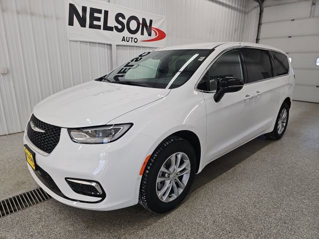 New 2026 Chrysler Pacifica Select AWD/4WD image 4