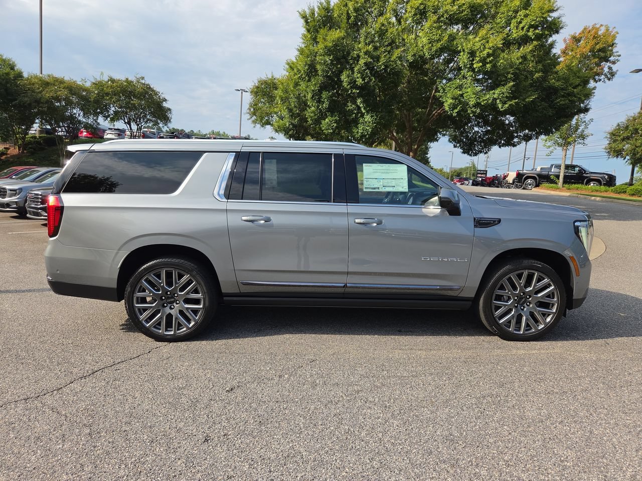 New 2026 GMC Yukon XL Denali Ultimate AWD/4WD image 9