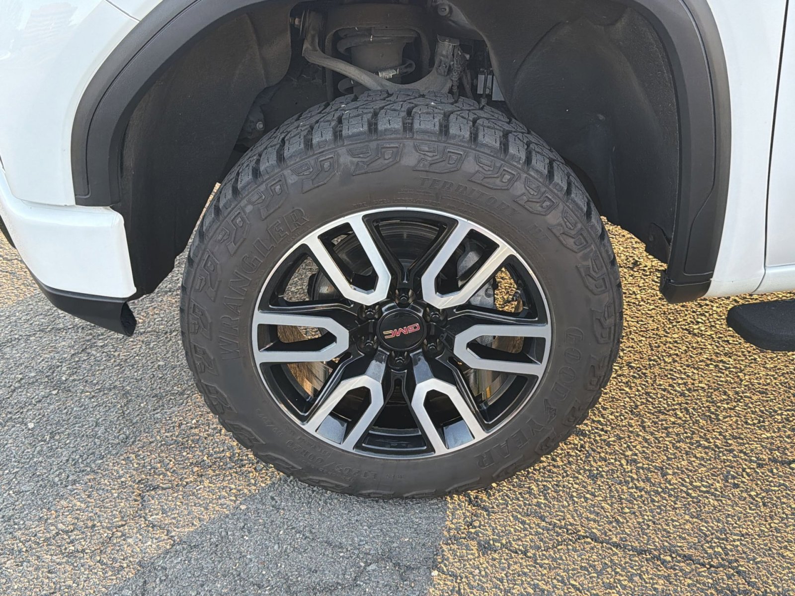 Used 2024 GMC Sierra 1500 AT4 w/ Technology Package image 12