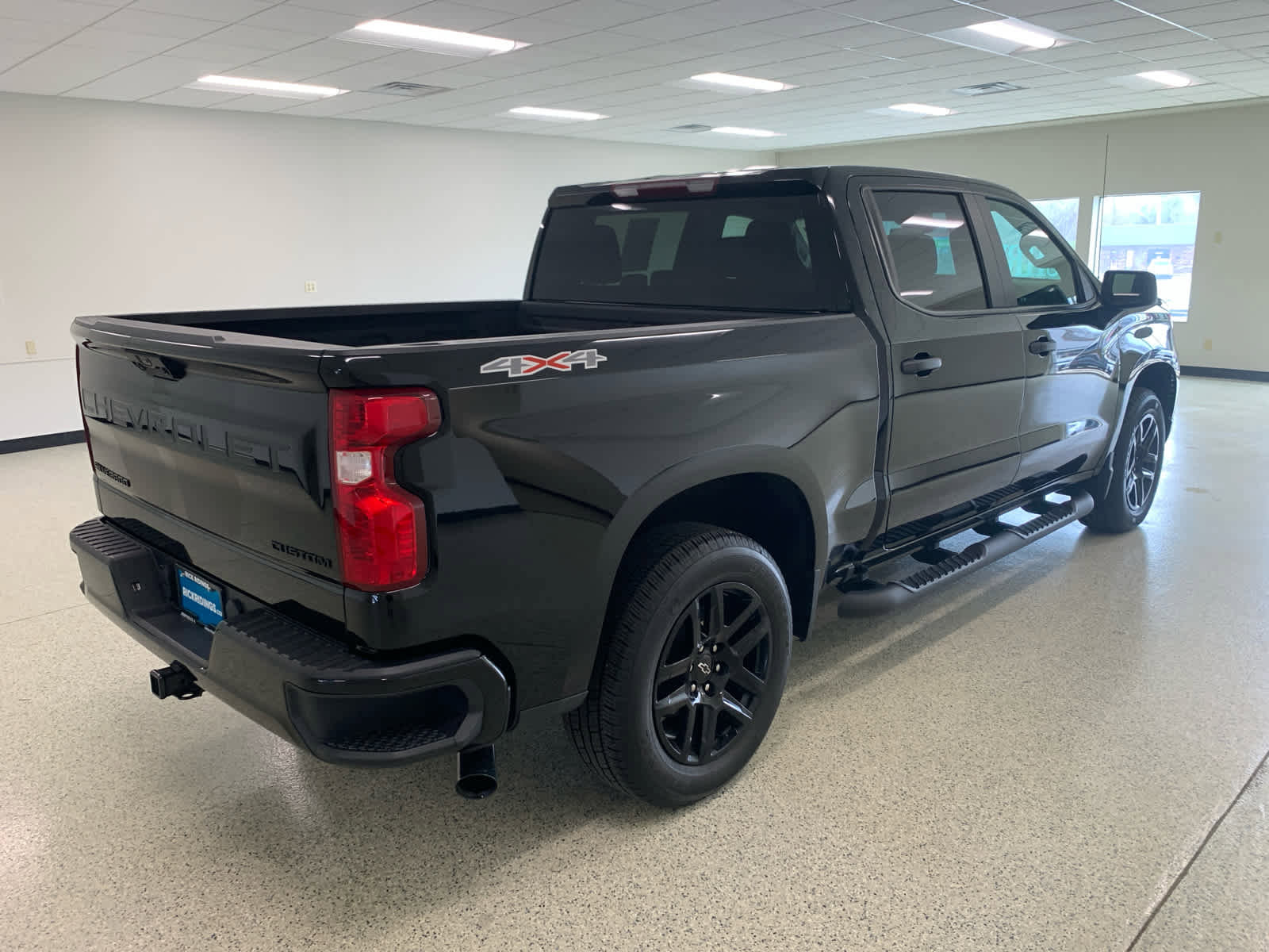 Used 2023 Chevrolet Silverado 1500 Custom w/ Rally Edition AWD/4WD image 6