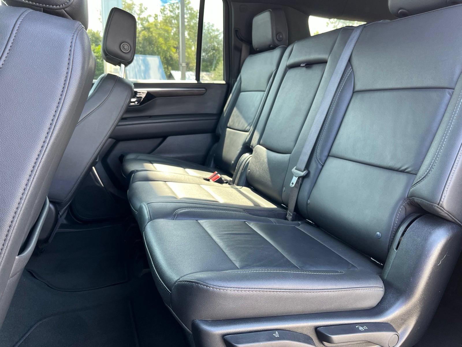 Certified 2025 Chevrolet Suburban Z71 AWD/4WD image 12