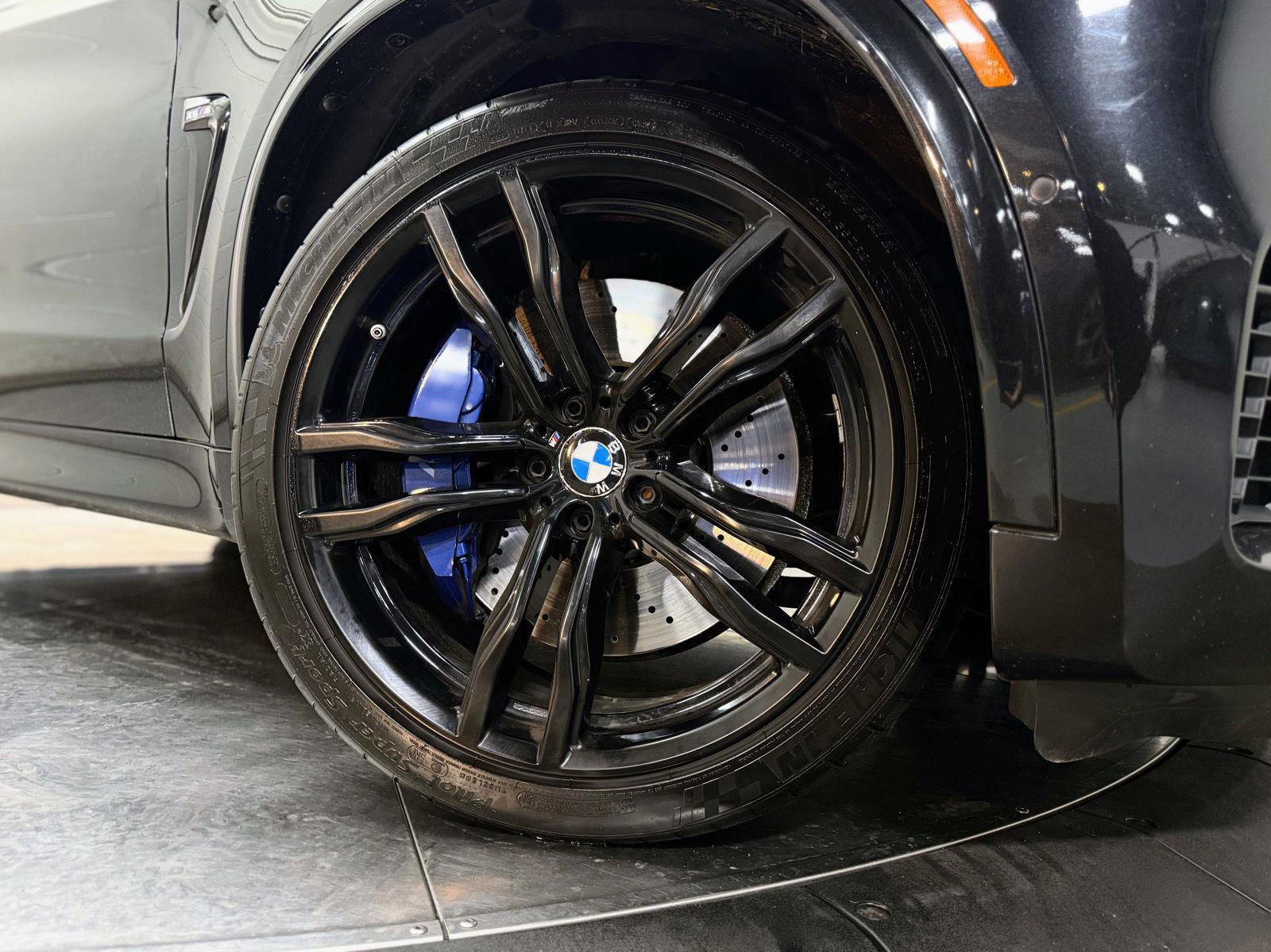 Used 2018 BMW X5 M image 11