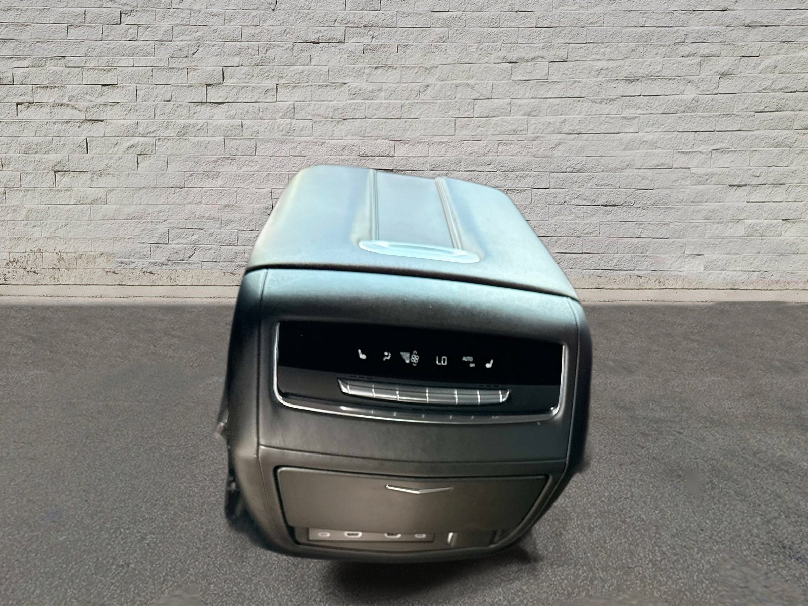 Certified 2024 Cadillac Escalade Sport Platinum w/ Heavy-Duty Trailer Package image 16