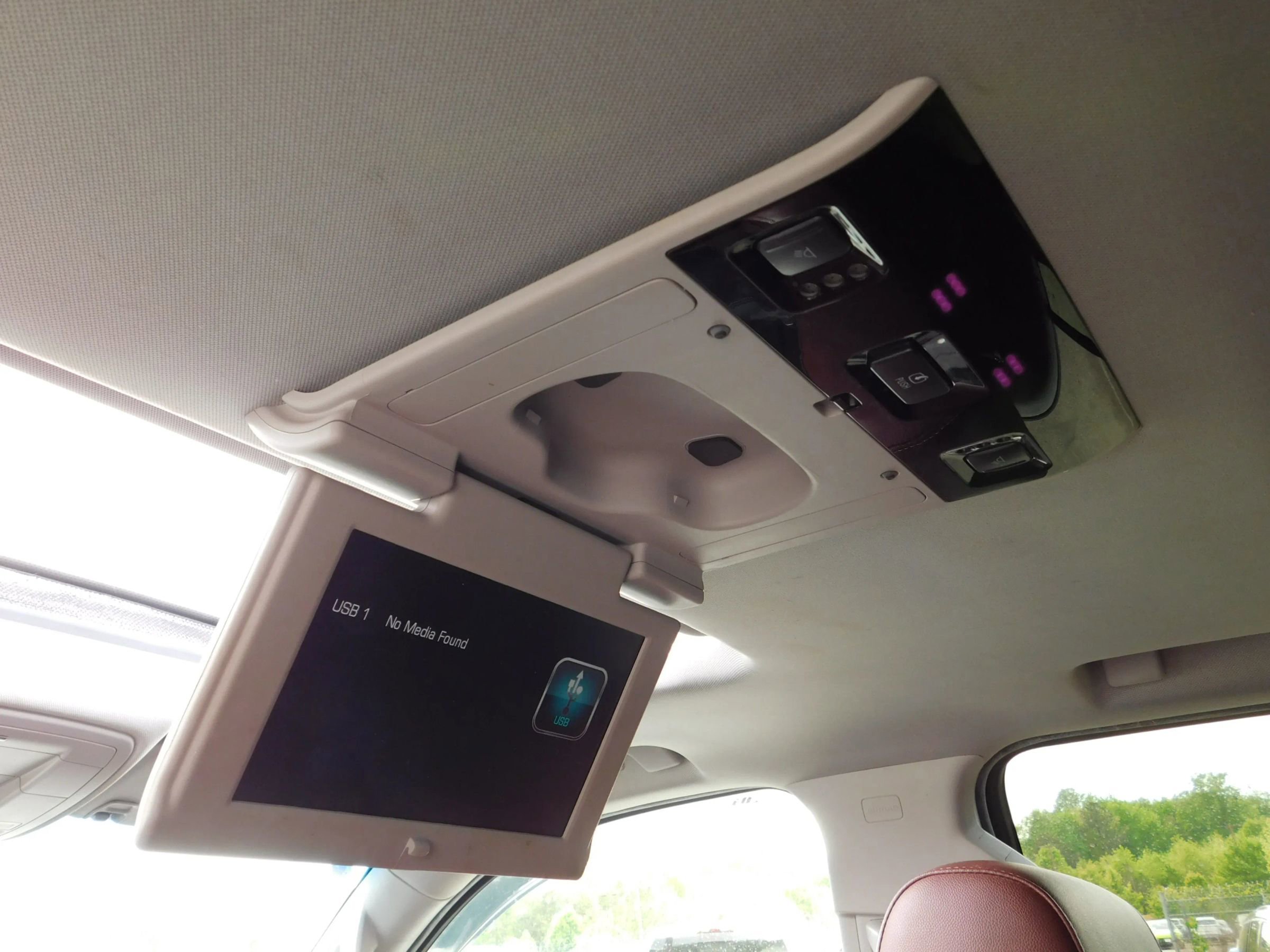 Used 2019 Chevrolet Suburban Premier w/ Premier Plus Edition AWD/4WD image 18