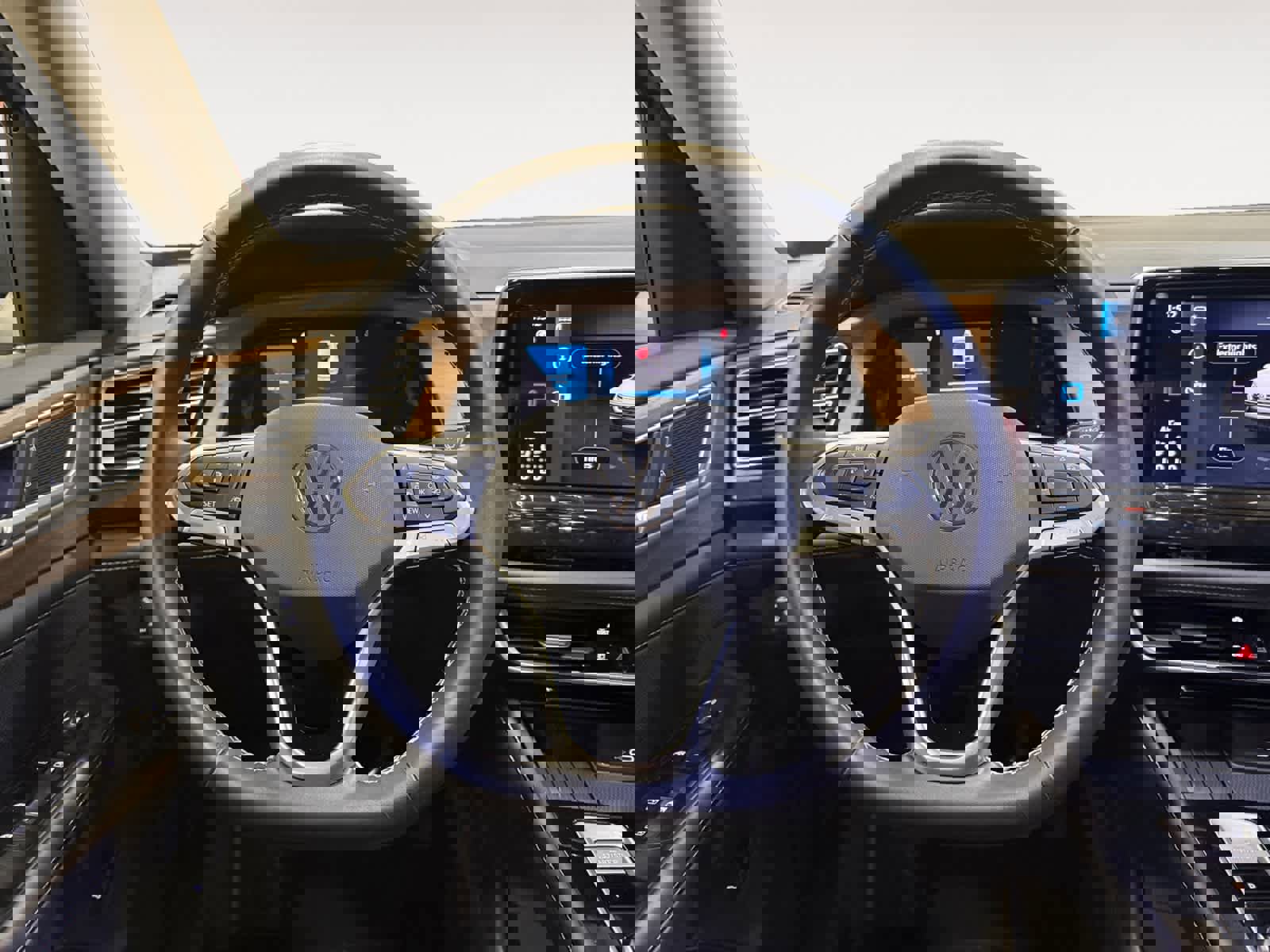 Used 2025 Volkswagen Atlas SE image 13