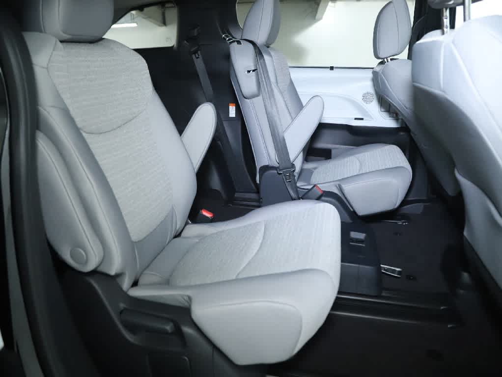 Certified 2026 Toyota Sienna LE AWD/4WD image 28
