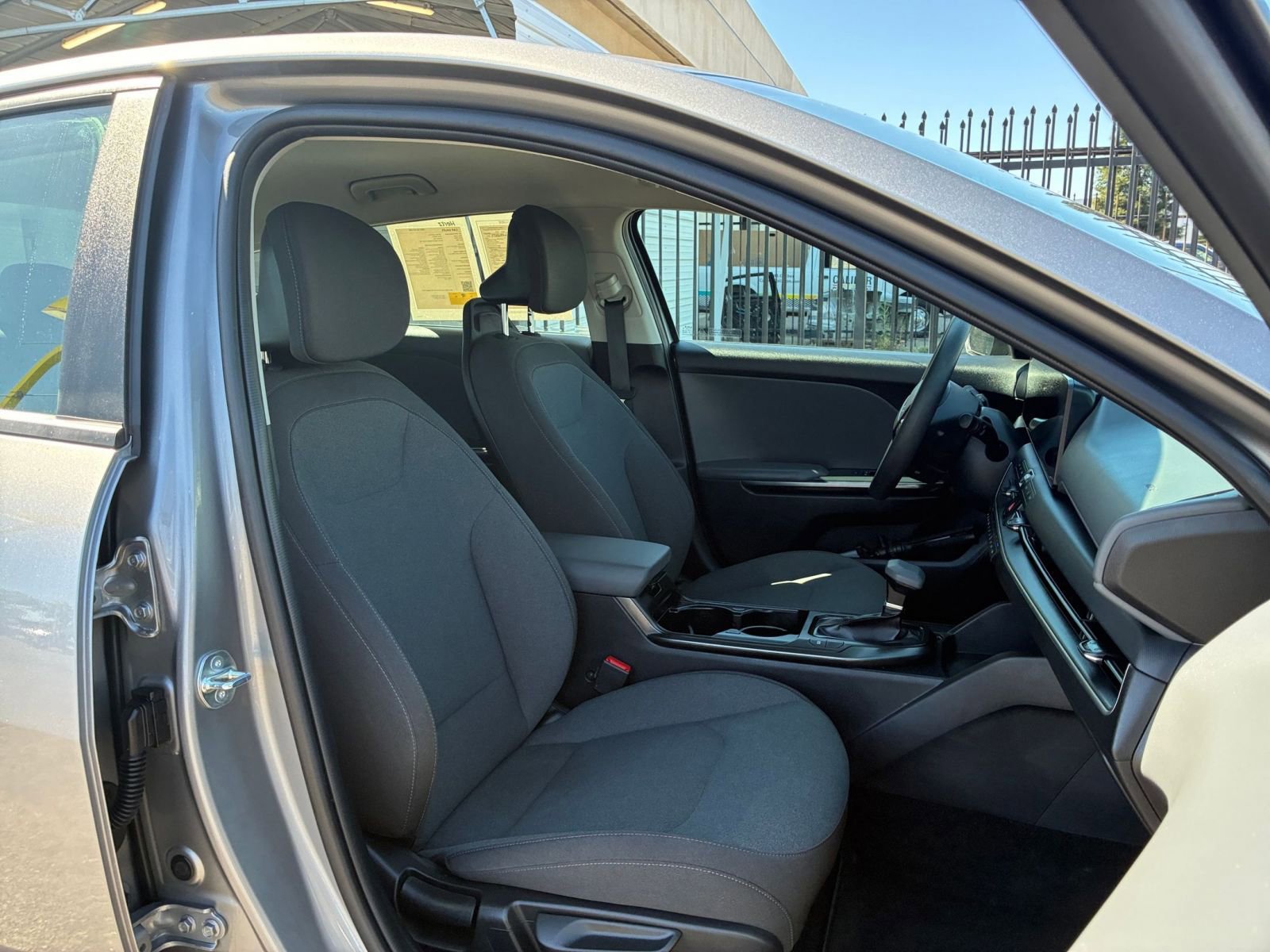 Used 2025 Kia K4 FWD image 35