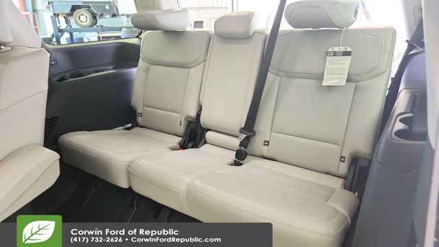 Used 2025 Ford Expedition Platinum w/ Driver's Package image 24