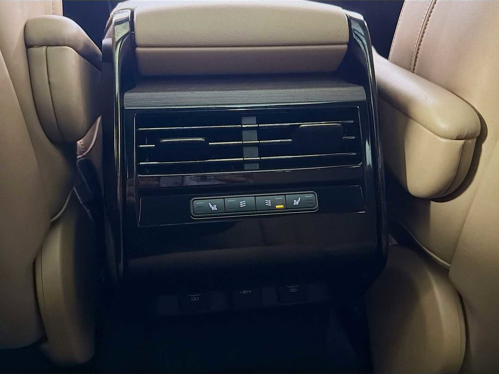 Used 2023 Land Rover Range Rover Sport SE image 25