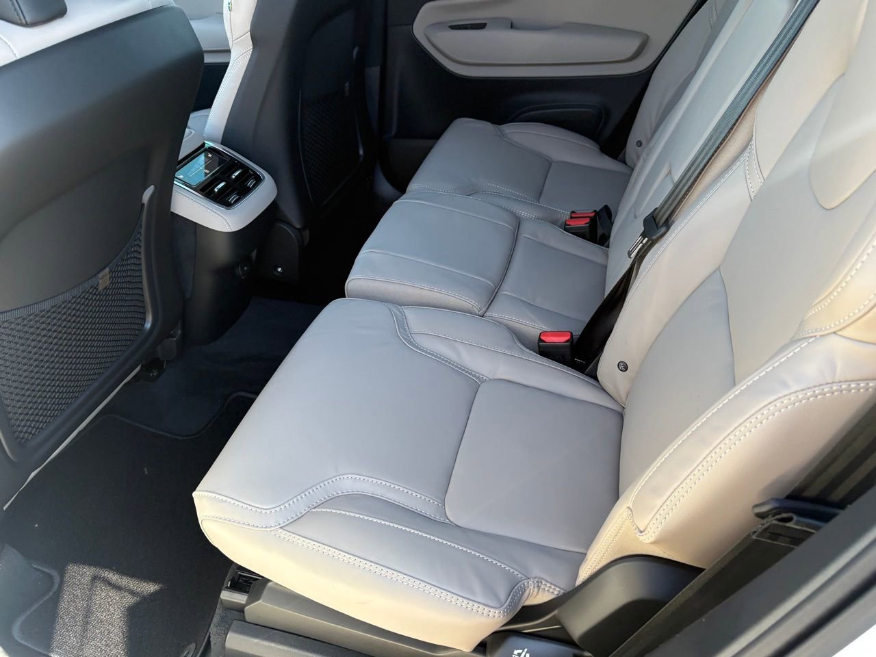 New 2026 Volvo XC90 B6 Ultra w/ Lounge Package image 24