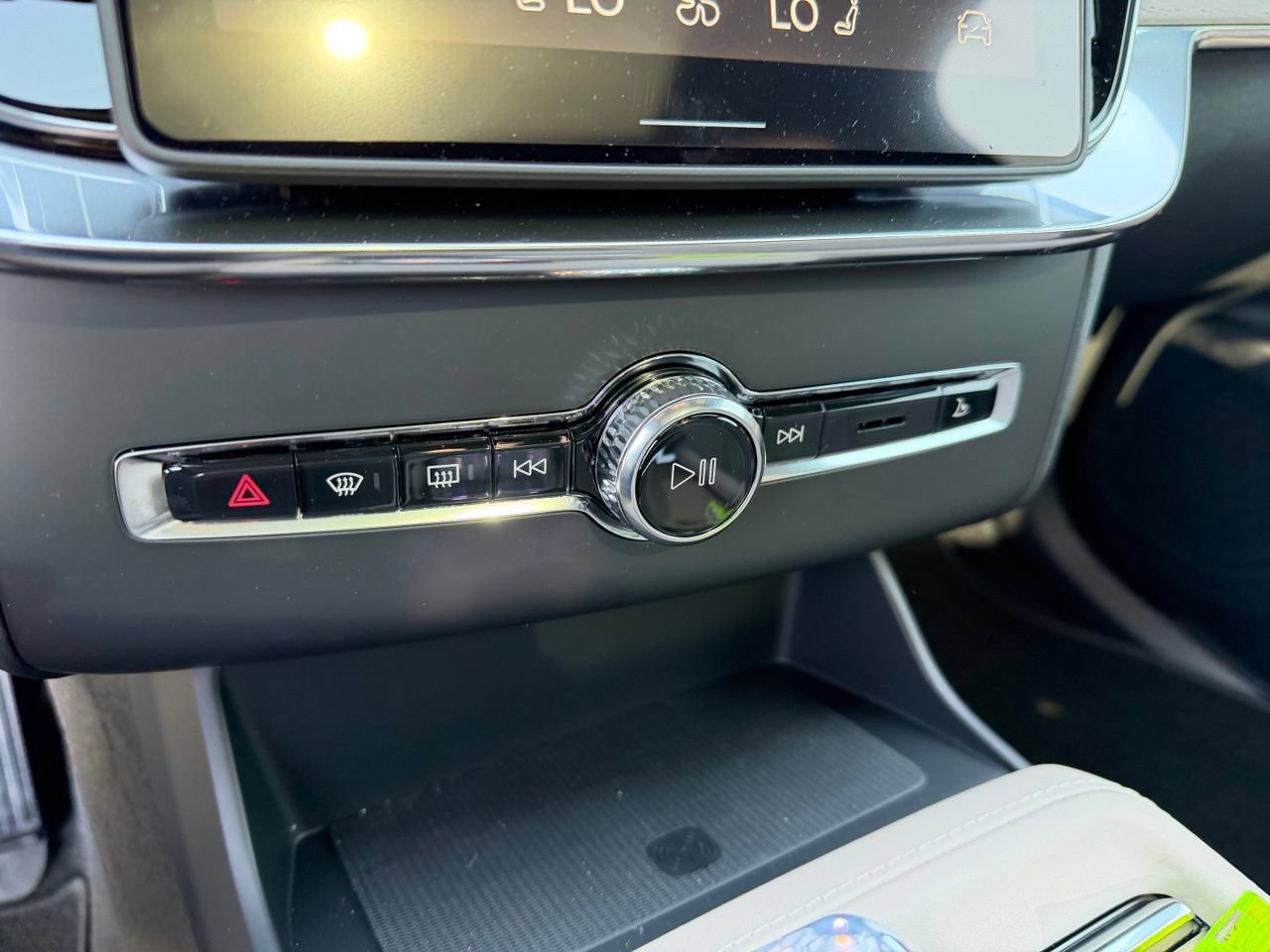 New 2026 Volvo XC90 T8 Plus AWD/4WD image 14